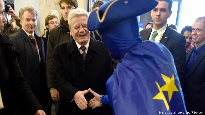 La Unión Europea (UE) celebra este 7 de febrero, sin grandes festividades, el vigésimo quinto aniversario de la firma del Tratado de Maastricht, que sentó bases de la actual Unión y marcó el inicio de la moneda única. 07.02.2017