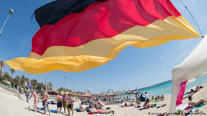Spanien Mallorca - Deutsche in Reiselaune dank gefüllter Haushaltskassen
