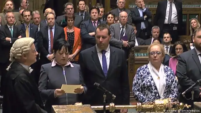 La Cámara de los Comunes aprobó el proyecto de ley que permitirá al Gobierno británico notificar a Bruselas la salida del Reino Unido de la Unión Europea (UE), un texto que pasará ahora a la Cámara de los Lores. 08.02.2017