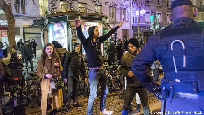 Paris Demonstrationen und Gewalt nach Übergriff auf Theo (picture-alliance/NurPhoto/J. Mattia)