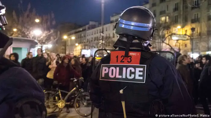 Paris Demonstrationen und Gewalt nach Übergriff auf Theo (picture-alliance/NurPhoto/J. Mattia)