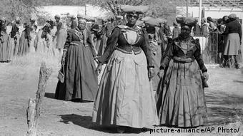 Namibia Frauen des Herero Volkes