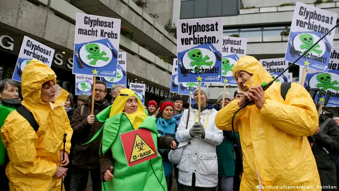 Protest gegen das Pflanzenschutzmittel Glyphosat (picture-alliance/dpa/A. Heimken)