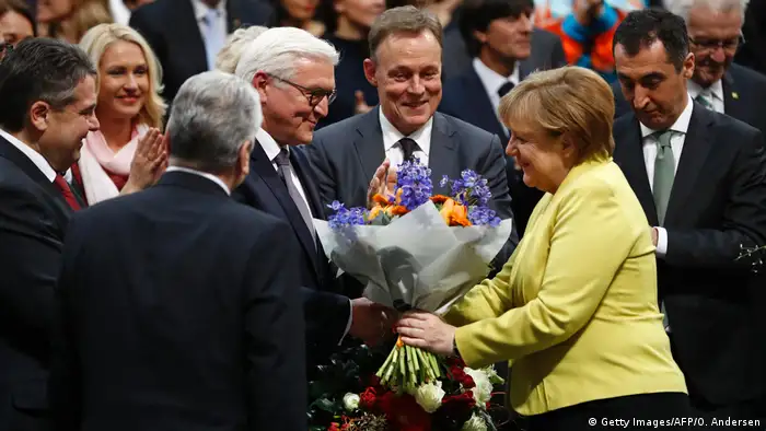 Bundespräsidendentenwahl Merkel gratuliert Frank-Walter Steinmeier