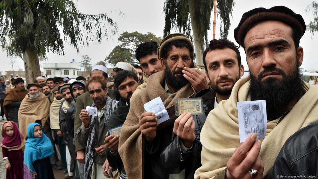 Pakistan to issue identity cards to all foreigners, including Afghans ...