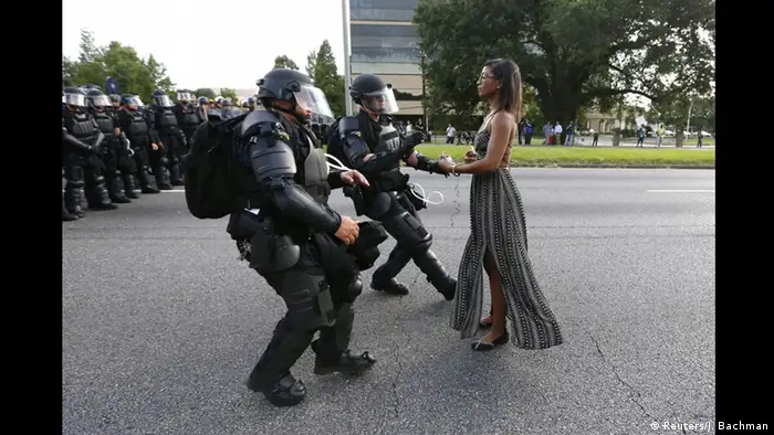 World Press Photo Awards 2017 World Press Photo Awards 2017 - Jonathan Bachman - Taking A Stand In Baton Rouge (Reuters/J. Bachman)