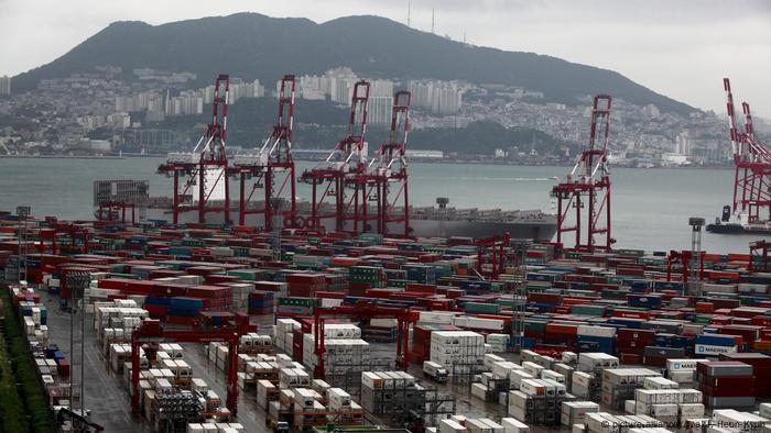 Containerhafen von Busan (picture-alliance/dpa/J. Heon-Kyun)