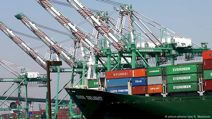 Containerhafen von Los Angeles (picture-alliance / dpa / S. Masterson)