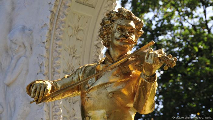 Österreich Denkmal für Johann Strauß in Wien (picture-alliance/dpa/U. Gerig)
