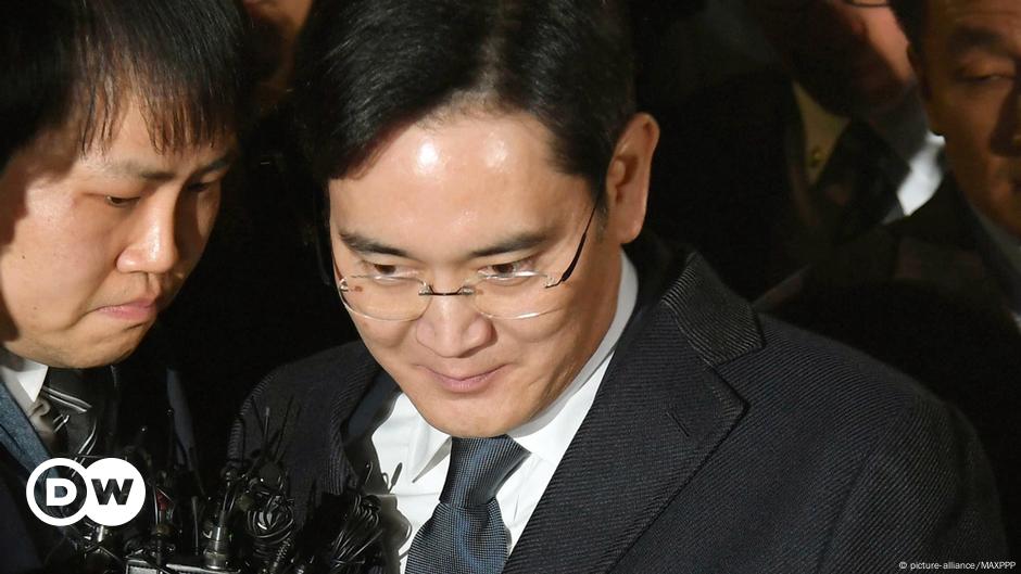 Samsung Heir Arrested In Corruption Probe – DW – 02/17/2017