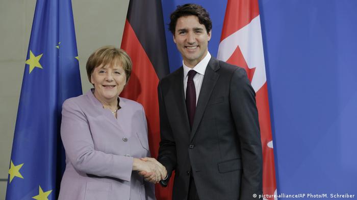 Deutschland Merkel und Trudeau PK im Bundeskanzleramt in Berlin (picture-alliance/AP Photo/M. Schreiber)