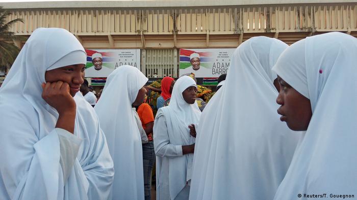A group of young women in hijab| Amtsübernahme & Einweihungszeremonie in Bakau