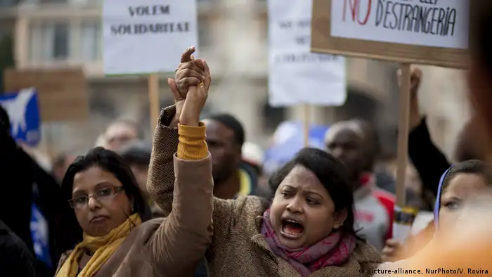 Spanien | Zehntausende demonstrieren für die Aufnahme von mehr Flüchtlingen (picture-alliance, NurPhoto/V. Rovira)