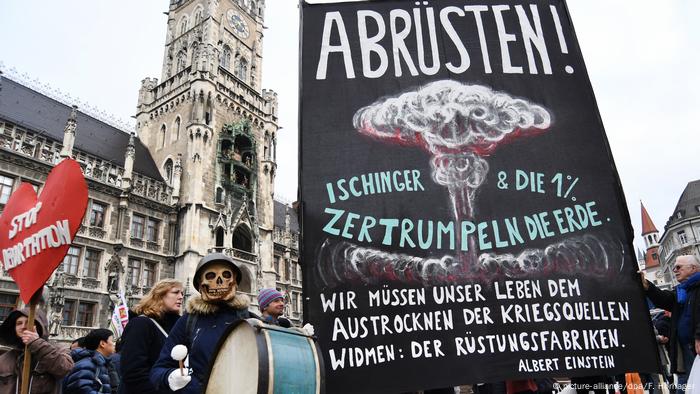 Deutschland | Münchner Sicherheitskonferenz |Demonstration gegen die Sicherheitskonferenz in der