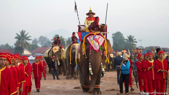 Laos Elefantenfest (Reuters/P. Thevongsa)