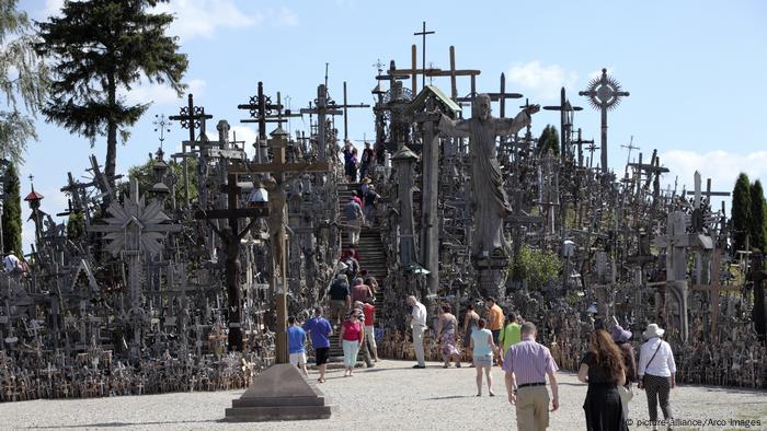 Litauen Berg der Kreuze bei Siaulia (picture-alliance/Arco Images)