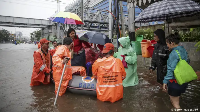 Indonesien Überschwemmung in Jakarta (Getty Images/AFP)