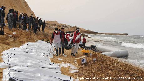 في 21 شباط/ فبراير 2017 عُثر على 74 جثة لمهاجرين جُرفت إلى الشواطئ الليبية شمالي غربي مدينة الزاوية، حيث لقوا حتفهم بعد غرق المركب الذي كانوا يحاولون العبور به إلى أوروبا.وبدا صف طويل من أكياس الجثامين البيضاء والسوداء على الشاطئ، في صور نشرها فرع الزاوية للهلال الاحمر الليبي على صفحته على فيسبوك.
