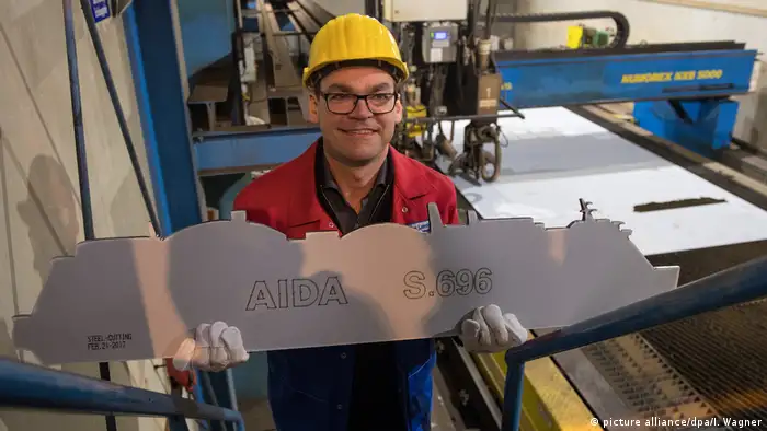 Deutschland Brennstart zu neuem AIDA-Kreuzfahrtschiff (picture alliance/dpa/I. Wagner)