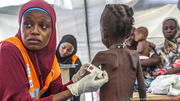 Arşiv - Nijerya'da, UNICEF'e bağlı bir acil gıda yardımı merkezi