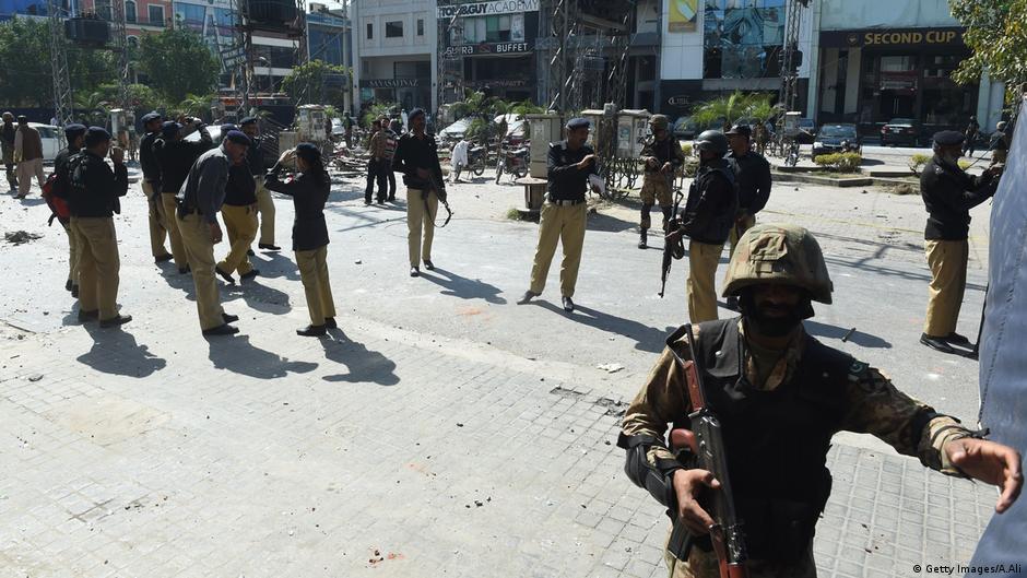 Deadly blast rocks Pakistani city of Lahore