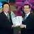 Zufriedene Gesichter: Taiwans Präsident Ma (r.) und Chinas Chefdiplomat Chen (Quelle: ap)