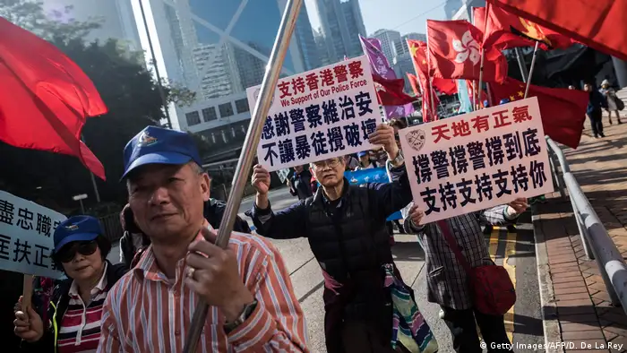 Hong Kong Demonstration Unterstützung verurteilter Polizisten
