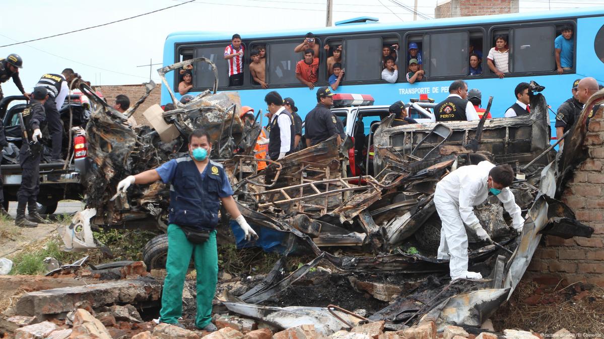 Más De Treinta Muertos En Dos Accidentes De Autobús – DW – 25/02/2017