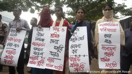 Bangladesch Textil Fabrik Arbeiter Protest (picture alliance/dpa/M.Hasan)