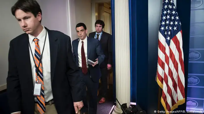 USA Washington Journalisten verlassen das Weiße Haus