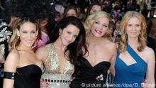 FILE - Cast members (L-R) US actress Sarah Jessica Parker, US actress Kristin Davis, British actress Kim Cattrall, US actress Cynthia Nixon arrive at the UK film premiere of 'Sex and the City 2' held at the Odeon Leicester Square, in Central London, Britain, 27 May 2010. EPA/DANIEL DEME (zu dpa Die Rebellion der Samantha: «Sex and the City»-Star Cattrall wird 60 vom 15.08.2016) +++(c) dpa - Bildfunk+++ |
