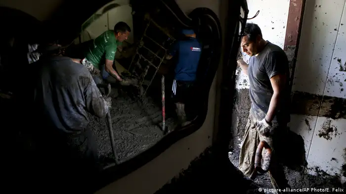 Chile Überschwemmung in San Alfonso (picture-alliance/AP Photo/E. Felix)