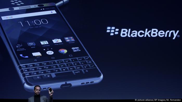 Spanien Mobile World Congress MWC in Barcelona Blackberry Keyone (picture-alliance/AP Images/M. Fernandez)