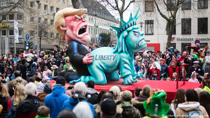 Donald Trump abusa de la libertad en el desfile de Lunes de Carnaval de Düsseldorf 2017 