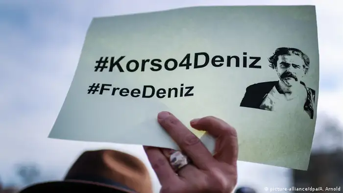 Deutschland Solidaritätsaktion für in Türkei inhaftierten Journalisten (picture-alliance/dpa/A. Arnold)