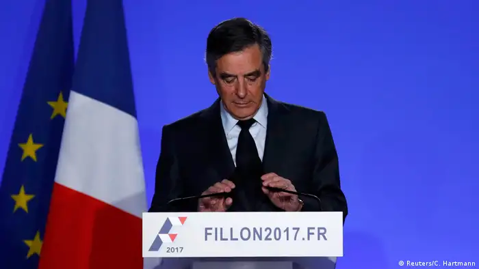 Frankreich Ansprache Francois Fillon (Reuters/C. Hartmann)