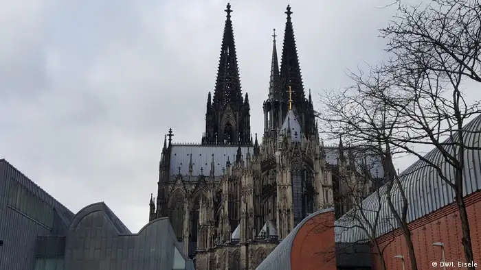 Deutschland Köln - Neue Sicherheitsvorkehrungen am Dom
