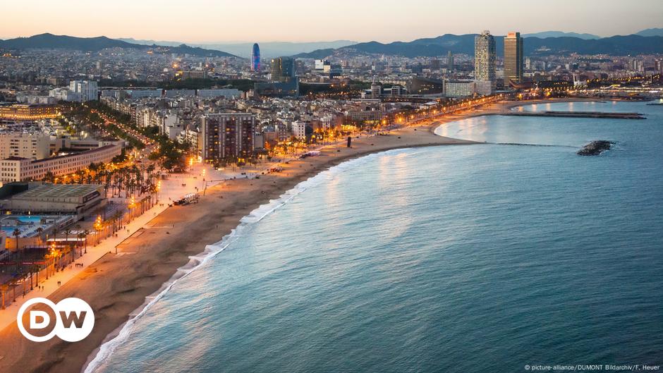 Inside Europe: Are tourists taking over Barcelona? – DW – 03/31/2017