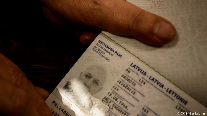  Latvia's non-citizens (DW/B. Gerdziunas)