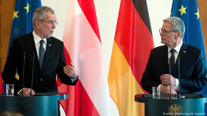 Österreichs Bundespräsident Van der Bellen bei Gauck (picture alliance/dpa/M. Kappeler)
