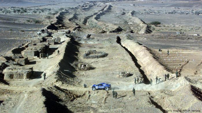 الجدار الرملي العازل في الصحراء الغربية..أقامه المغرب في منتصف الثمانينات 