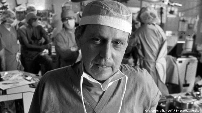 USA Chirurg Dr. Thomas Starzl gestorben (picture-alliance/AP Photo/G. J. Puskar)