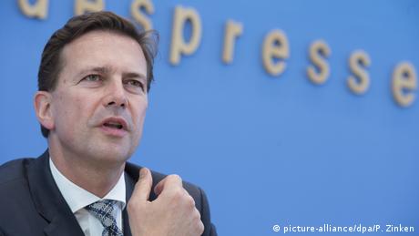 Сътрудник на правителствения говорител на канцлерката Меркел е предавал информация