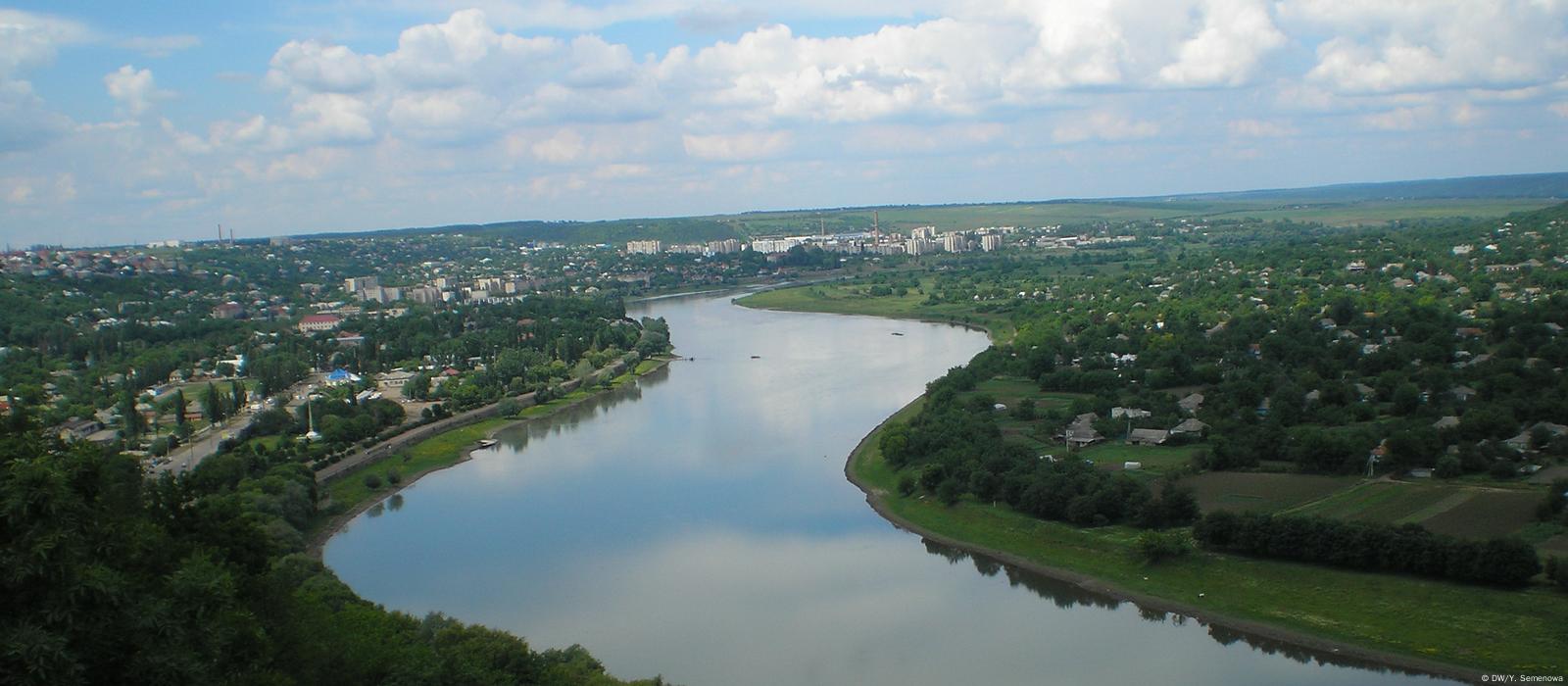 Строительство плотины на реке относится к