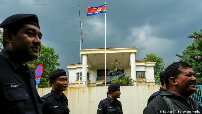 Malaysia Botschaft Nordkoreas in Kuala Lumpur | Protest (Reuters/A. Perawongmetha)