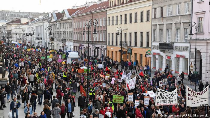 „Same protesty nie wystarczą”. Na zdjęciu warszawska demonstracja z okazji Międzynarodowego Dnia Kobiet