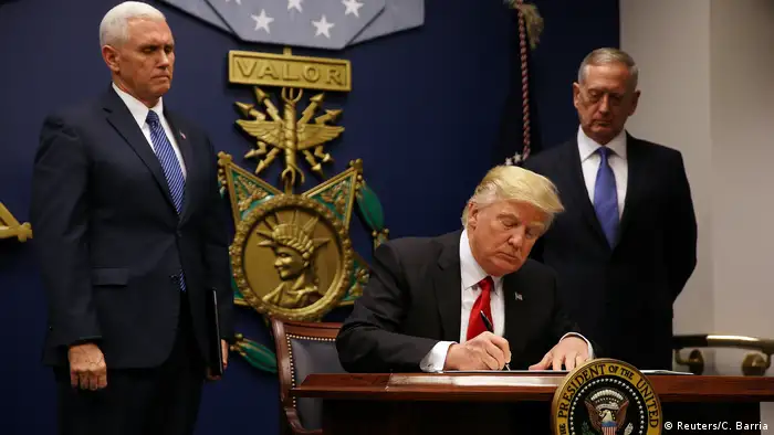 USA Trump signiert Durchführungsbeschluss zum Einreiseverbot