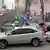 Автомобілі активістів блокують будівлю суду