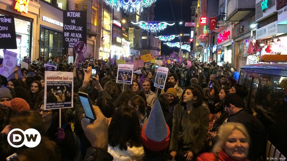 Turkische Frauen Trotzen Demonstrationsverbot Aktuell Europa Dw 09 03 2017