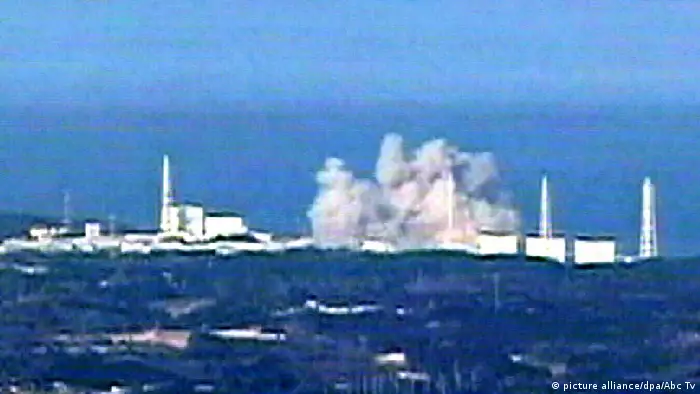 Japan Das Atomkraftwerk in Fukushima explodiert (picture alliance/dpa/Abc Tv)